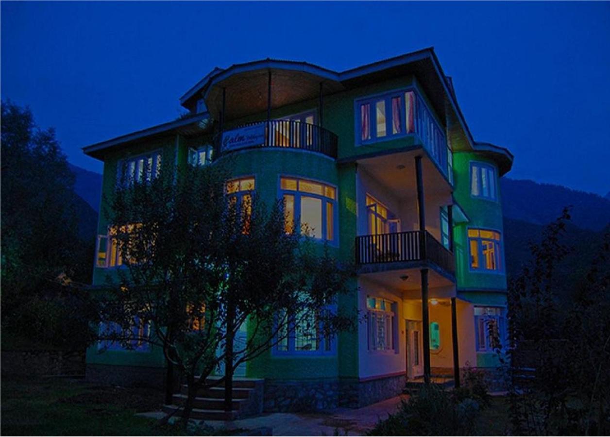 Calm Holiday Inn Srīnagar Exterior foto